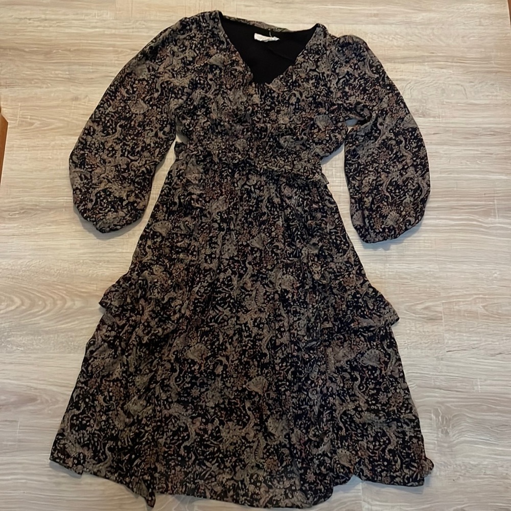 Size small ladies dress with black beige pattern.